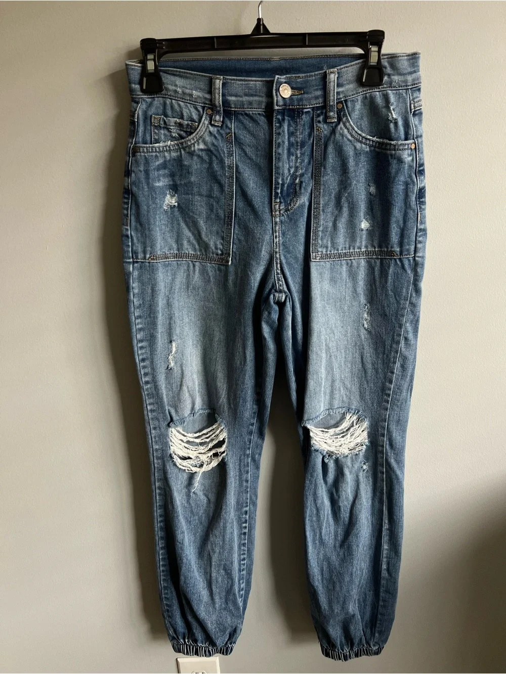 Rewash Junior's Size 1 Mid-Rise Jogger Distressed Medium Wash Blue Denim Jeans